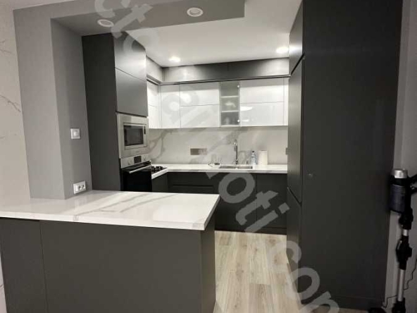 Тристаен апартамент в Велико Търново, Център - 150 кв.м за 1660 €/кв.м - Снимка #1
