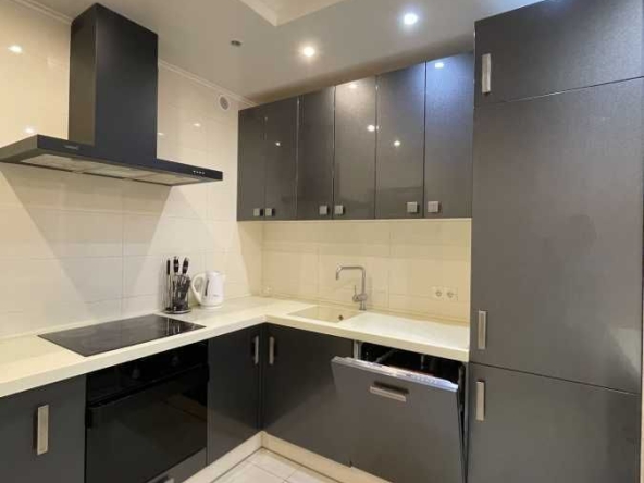 Дава се под наем Двустаен апартамент в София, Център - 65 кв.м за 407.49 € - Снимка #1