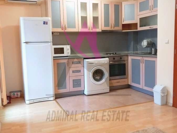 Дава се под наем Тристаен апартамент в Варна, Червен площад - 87 кв.м за 650 € - Снимка #1