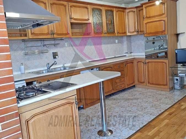 Дава се под наем Тристаен апартамент в Варна, Спортна зала - 85 кв.м за 800 € - Снимка #1
