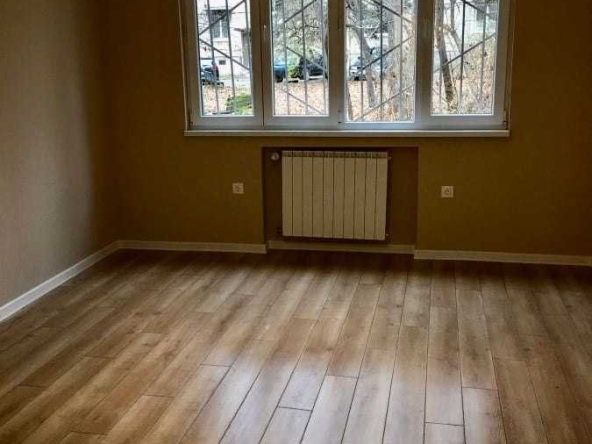 Дава се под наем Тристаен апартамент в София, Яворов - 92 кв.м за 561 € - Снимка #1