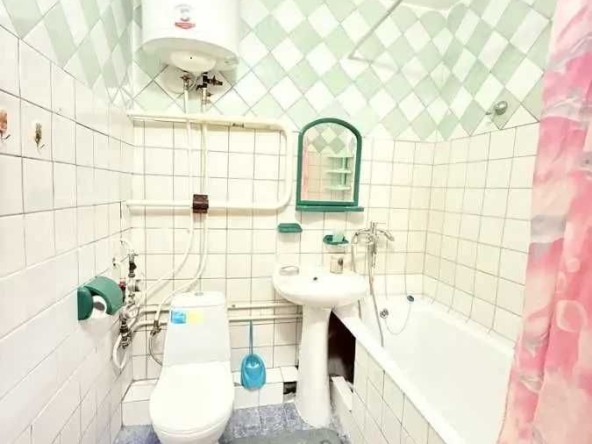 Дава се под наем Тристаен апартамент в София, Зона Б-18 - 95 кв.м за 484.5 € - Снимка #1