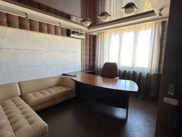 Дава се под наем Тристаен апартамент в София, Зона Б-18 - 100 кв.м за 612 € - Снимка #1