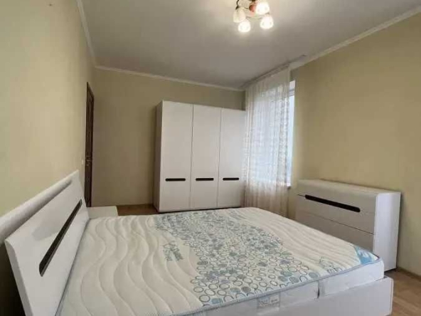 Дава се под наем Тристаен апартамент в София, Зона Б-18 - 100 кв.м за 612 € - Снимка #1