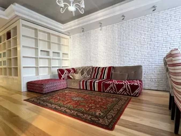 Дава се под наем Двустаен апартамент в София, Център - 66 кв.м за 408 € - Снимка #1