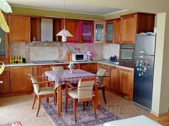 Дава се под наем Тристаен апартамент в Варна, Генералите - 100 кв.м за 600 € - Снимка #1