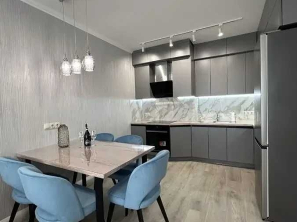 Дава се под наем Двустаен апартамент в София, Център - 100 кв.м за 612 € - Снимка #1