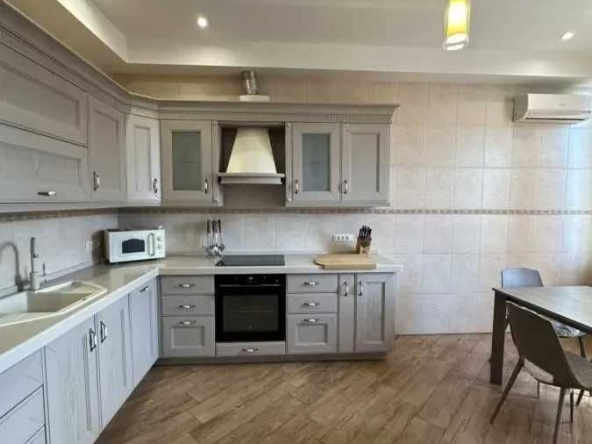Дава се под наем Двустаен апартамент в София, Център - 55 кв.м за 397.8 € - Снимка #1
