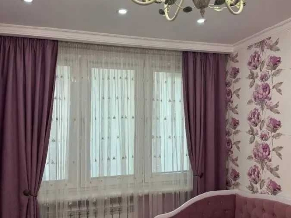 Дава се под наем Тристаен апартамент в София, Център - 90 кв.м за 586.5 € - Снимка #1