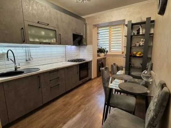 Дава се под наем Двустаен апартамент в София, Център - 55 кв.м за 397.8 € - Снимка #1