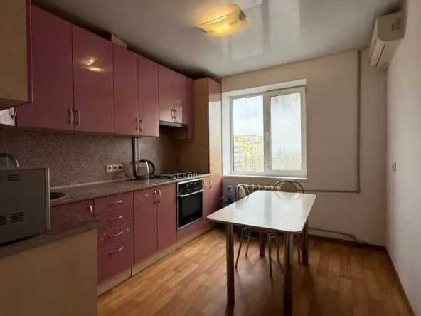 Дава се под наем Двустаен апартамент в София, Зона Б-18 - 62 кв.м за 433.5 € - Снимка #1