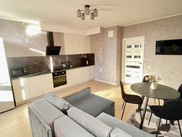 Дава се под наем Тристаен апартамент в София, Център - 90 кв.м за 484.5 € - Снимка #1