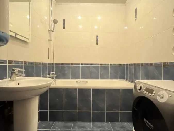 Дава се под наем Двустаен апартамент в София, Център - 55 кв.м за 407.49 € - Снимка #1