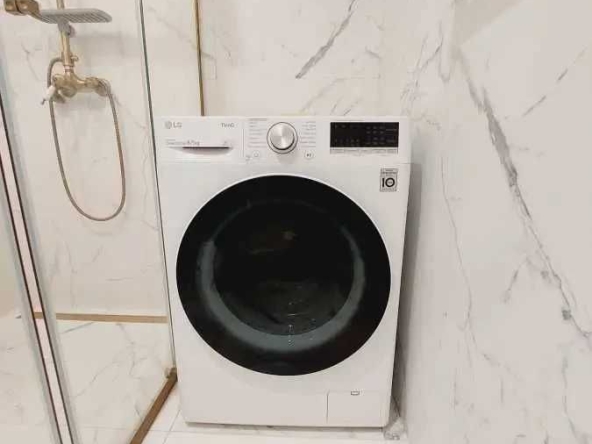 Дава се под наем Двустаен апартамент в София, Център - 63 кв.м за 458.49 € - Снимка #1