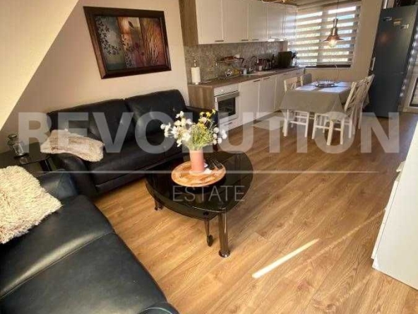 Дава се под наем Тристаен апартамент в Варна, Център - 95 кв.м за 612 € - Снимка #1