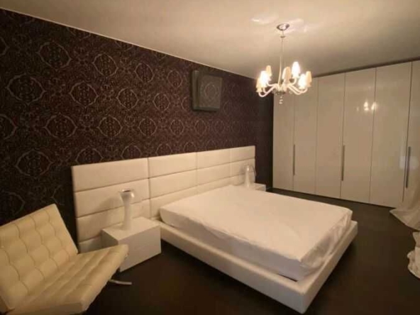 Дава се под наем Тристаен апартамент в София, Зона Б-18 - 90 кв.м за 897.6 € - Снимка #1