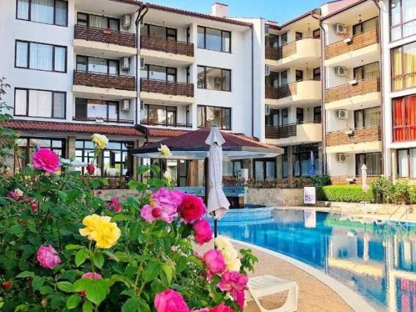 Тристаен апартамент в Несебър - 140 кв.м за 543 €/кв.м - Снимка #1