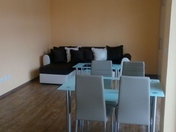 Дава се под наем Двустаен апартамент в Петрич - 70 кв.м за 280.5 € - Снимка #1