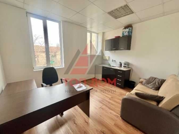 Дава се под наем Офис в Варна, Център - 130 кв.м за 1200 € - Снимка #1