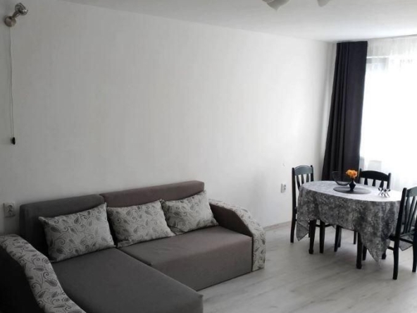Дава се под наем Двустаен апартамент в Бургас, Център - 65 кв.м за 459 € - Снимка #1