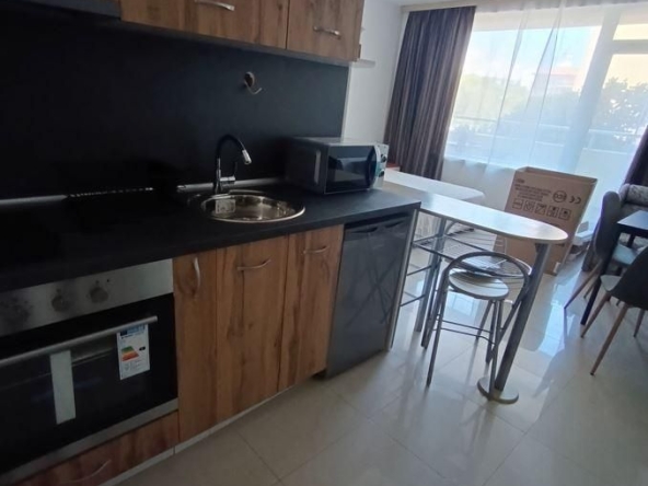 Дава се под наем Едностаен апартамент в к.к. Св.Св. Константин и Елена - 35 кв.м за 409 € - Снимка #1