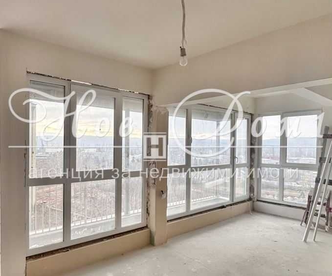 Двустаен апартамент в Варна, Погреби - 75 кв.м за 1467 €/кв.м - Снимка #1