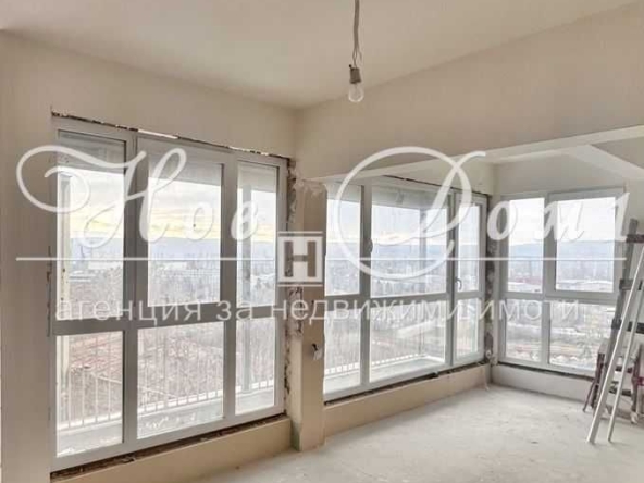 Двустаен апартамент в Варна, Погреби - 75 кв.м за 1520 €/кв.м - Снимка #1