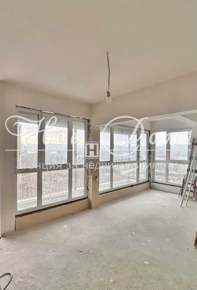 Двустаен апартамент в Варна, Погреби - 75 кв.м за 1520 €/кв.м - Снимка #1