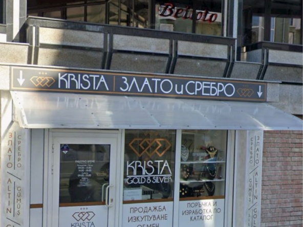 Дава се под наем Магазин в Кърджали, Център - 12 кв.м за 102 € - Снимка #1