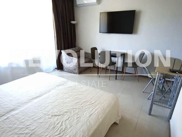 Дава се под наем Едностаен апартамент в Варна, Център - 35 кв.м за 425 € - Снимка #1