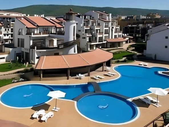 Дава се под наем Тристаен апартамент в Свети Влас - 80 кв.м за 80 € - Снимка #1