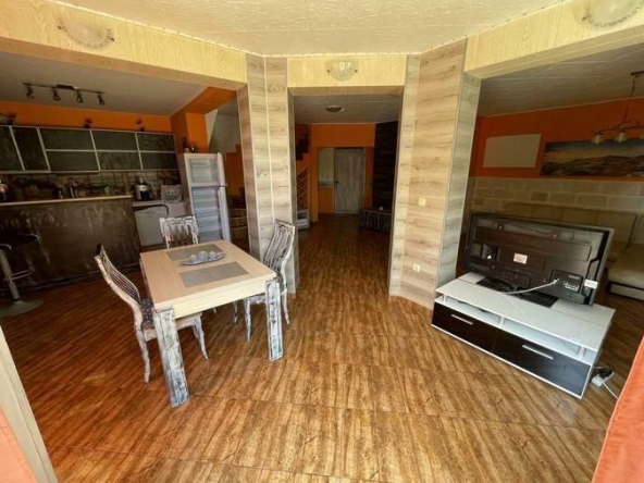 Дава се под наем Къща в Бургас, Меден рудник - зона А - 200 кв.м за 1224 € - Снимка #1