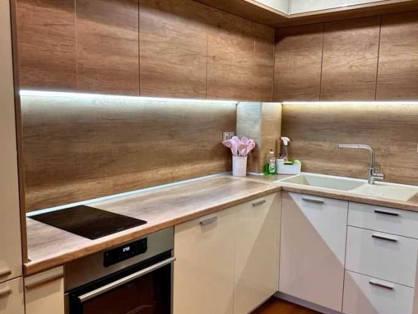 Дава се под наем Тристаен апартамент в Варна, м-т Св. Никола - 120 кв.м за 997.05 € - Снимка #1