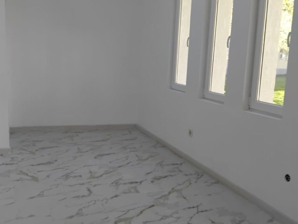 Магазин в Перник, Ладовица - 21 кв.м за 1166 €/кв.м - Снимка #1