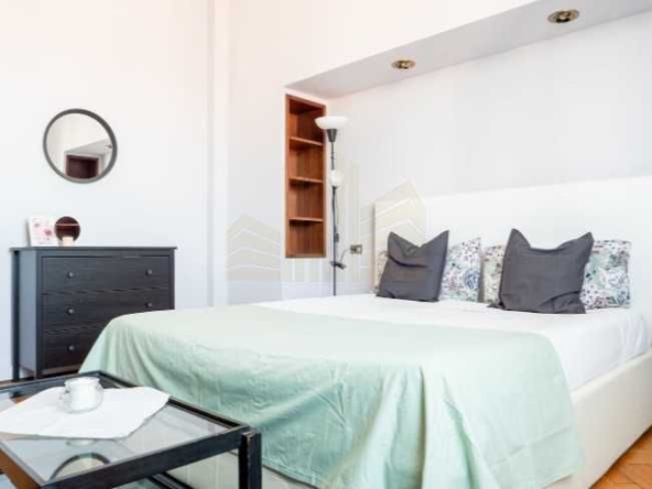 Дава се под наем Двустаен апартамент в Пловдив, Център - 65 кв.м за 219.3 € - Снимка #1