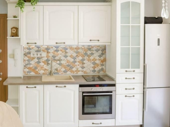 Дава се под наем Тристаен апартамент в Варна, Център - 95 кв.м за 623.22 € - Снимка #1