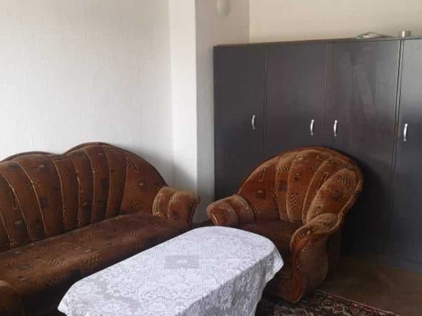 Дава се под наем Двустаен апартамент в Бургас, Славейков - 64 кв.м за 175 € - Снимка #1