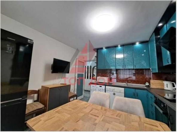 Дава се под наем Тристаен апартамент в Варна, Цветен квартал - 86 кв.м за 663 € - Снимка #1