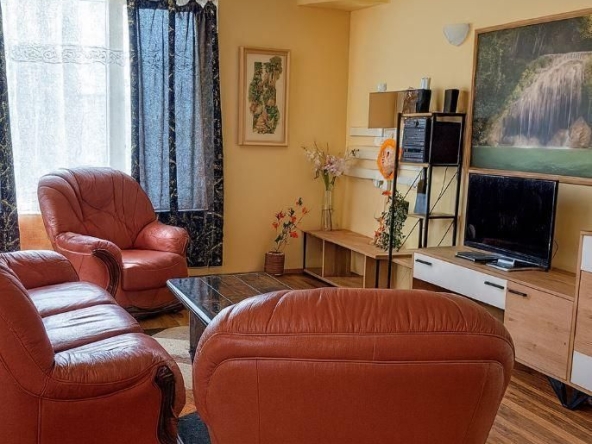 Дава се под наем Тристаен апартамент в Варна, Бриз - 100 кв.м за 548.25 € - Снимка #1