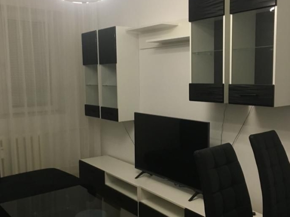 Дава се под наем Тристаен апартамент в София, Лозенец - 80 кв.м за 877.71 € - Снимка #1