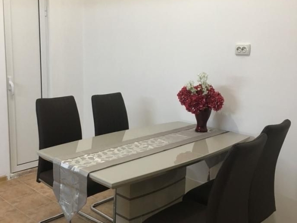 Дава се под наем Тристаен апартамент в София, Лозенец - 80 кв.м за 877.71 € - Снимка #1
