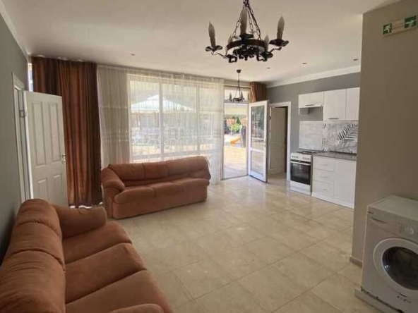 Дава се под наем Тристаен апартамент в к.к. Слънчев бряг - 80 кв.м за 1275 € - Снимка #1