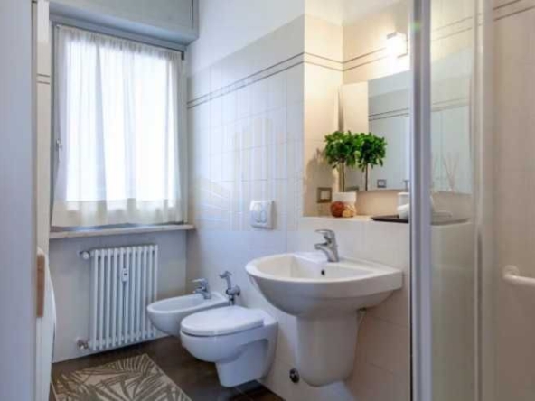 Дава се под наем Едностаен апартамент в Пловдив, Център - 35 кв.м за 179.52 € - Снимка #1