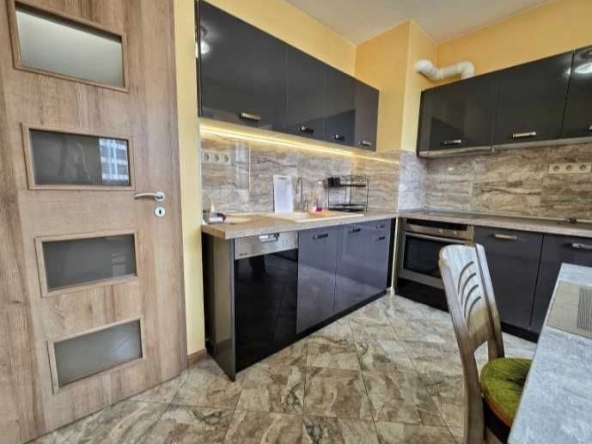 Дава се под наем Тристаен апартамент в София, Център - 71 кв.м за 820 € - Снимка #1