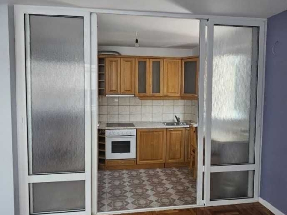 Дава се под наем Тристаен апартамент в София, Изток - 90 кв.м за 750 € - Снимка #1