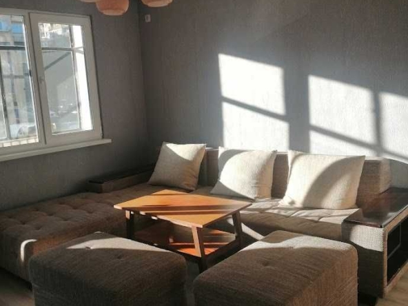 Дава се под наем Тристаен апартамент в Стара Загора, Център - 70 кв.м за 306 € - Снимка #1