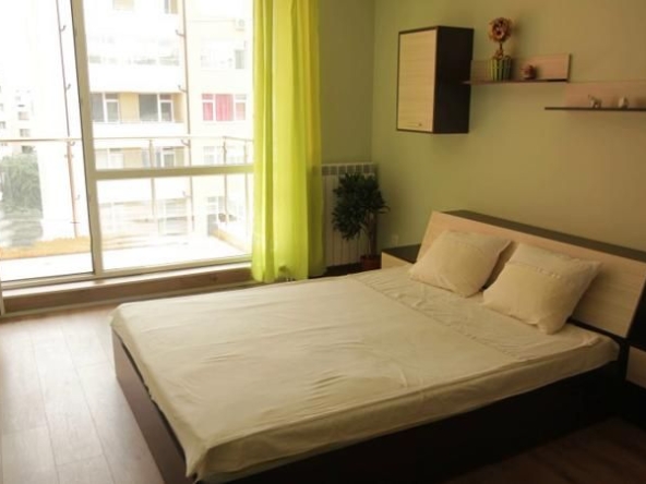 Дава се под наем Тристаен апартамент в София, Студентски град - 130 кв.м за 780 € - Снимка #1