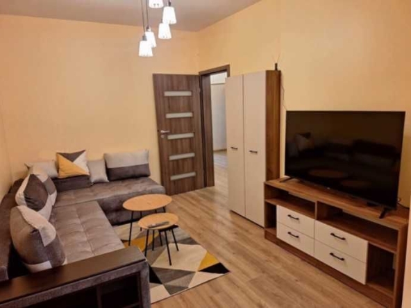 Дава се под наем Тристаен апартамент в София, Център - 90 кв.м за 1145.97 € - Снимка #1