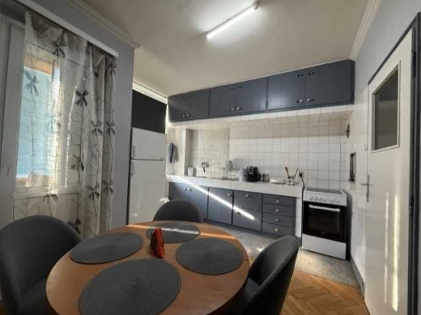 Дава се под наем Тристаен апартамент в София, Център - 92 кв.м за 650 € - Снимка #1