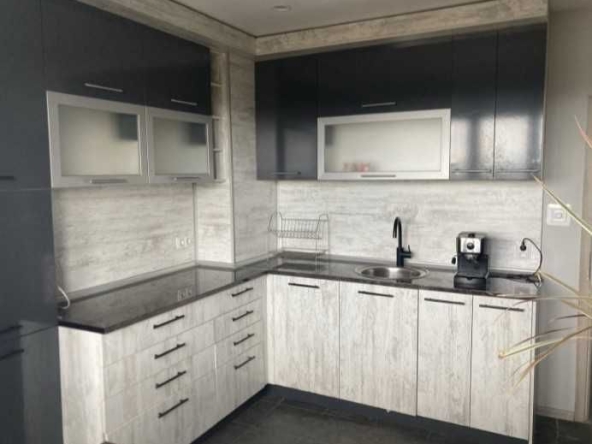 Дава се под наем Тристаен апартамент в София, Център - 85 кв.м за 562 € - Снимка #1